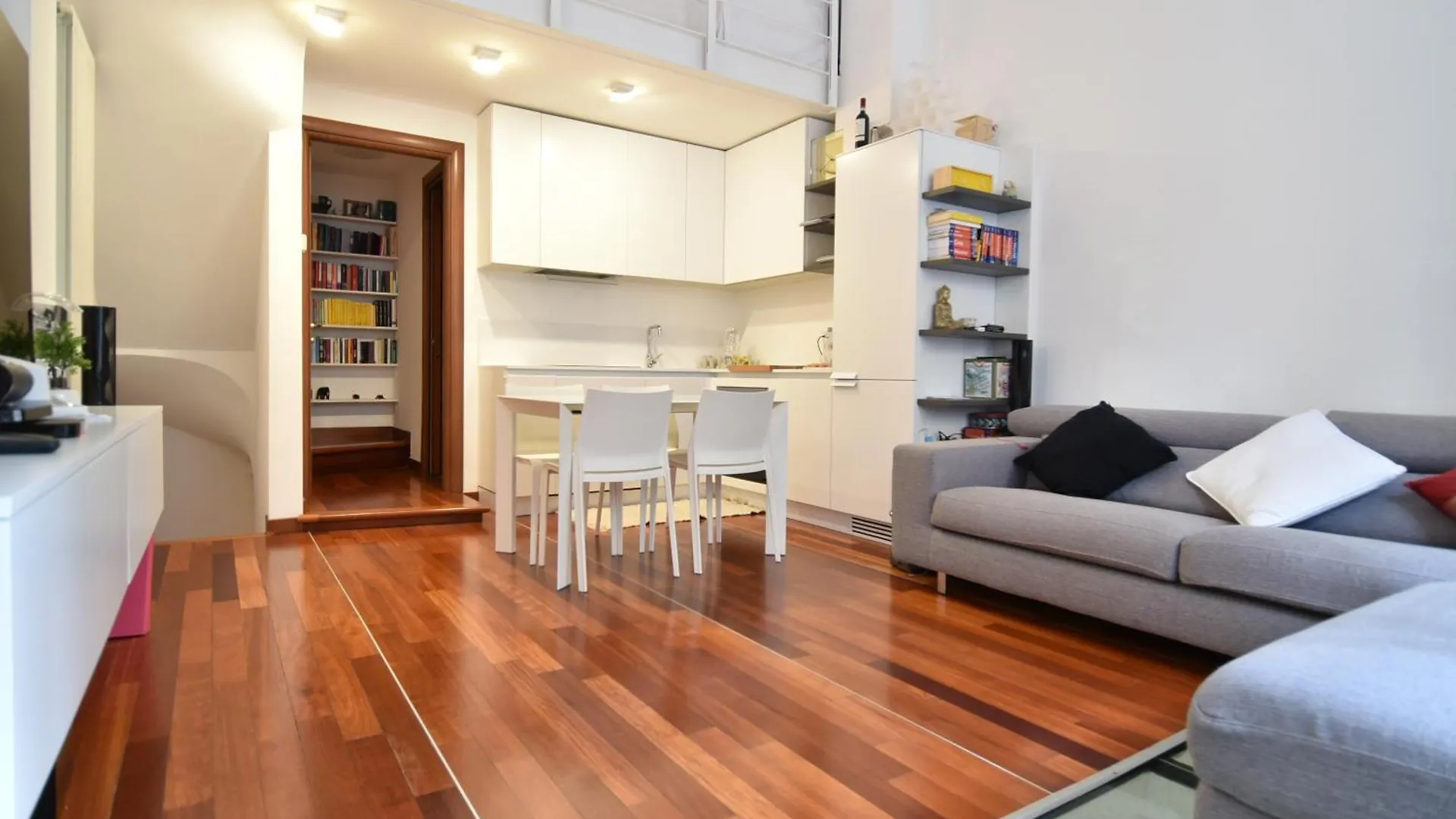 Luxury & Cozy 90 Sqm Flat Facing “Bosco Verticale” Milan Apartment