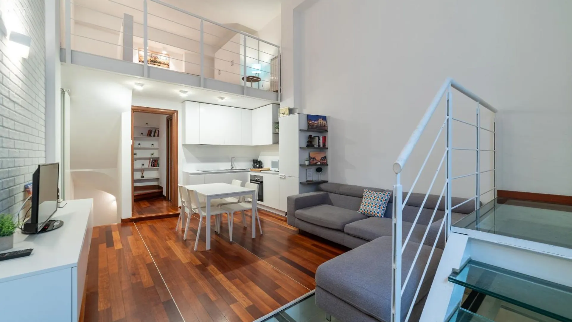 Luxury & Cozy 90 Sqm Flat Facing “Bosco Verticale” Milan Apartment
