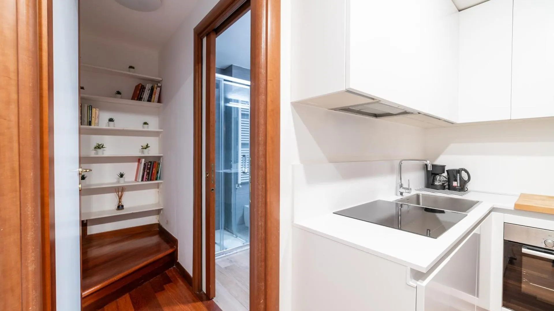 Luxury & Cozy 90 Sqm Flat Facing “Bosco Verticale” Milan Apartment