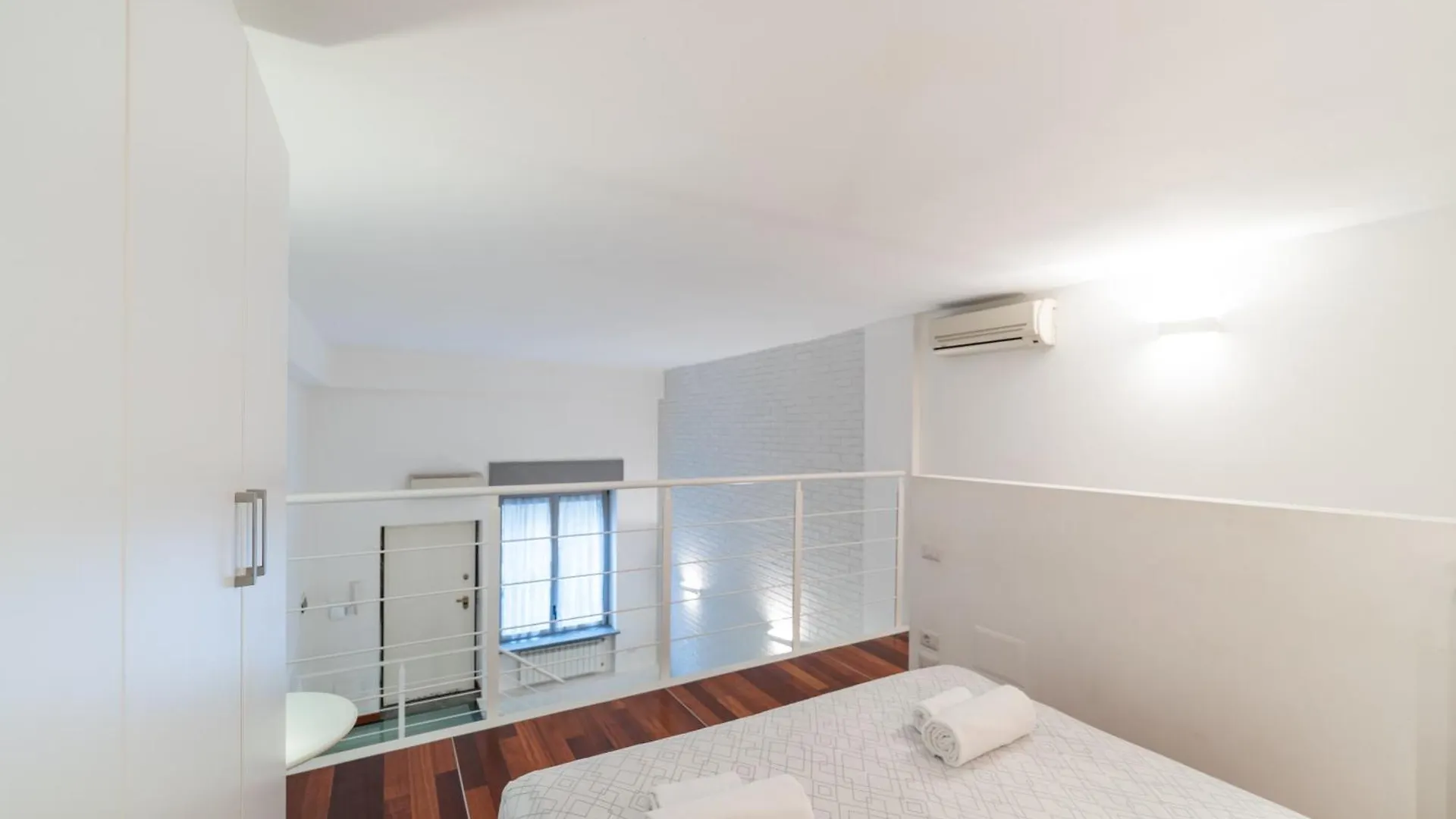 Luxury & Cozy 90 Sqm Flat Facing “Bosco Verticale” Milan Apartment