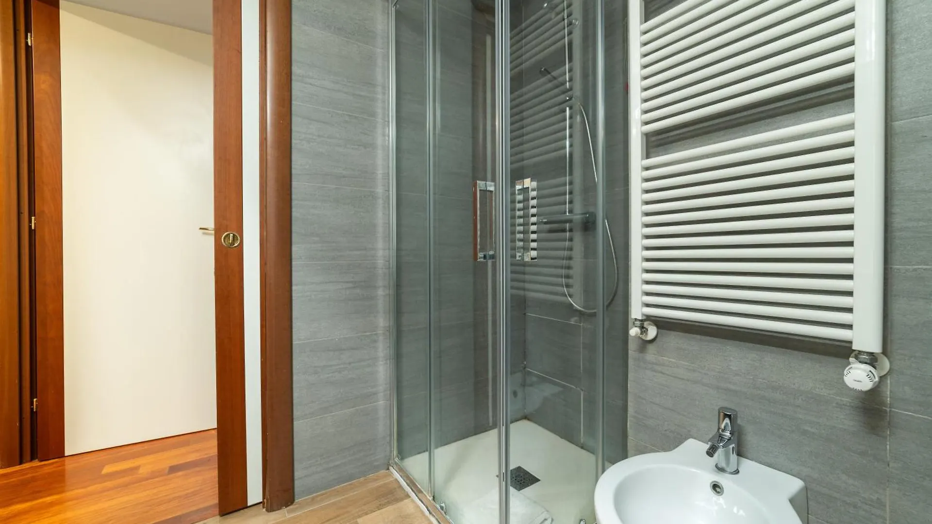 Apartment Luxury & Cozy 90 Sqm Flat Facing “Bosco Verticale” Milan