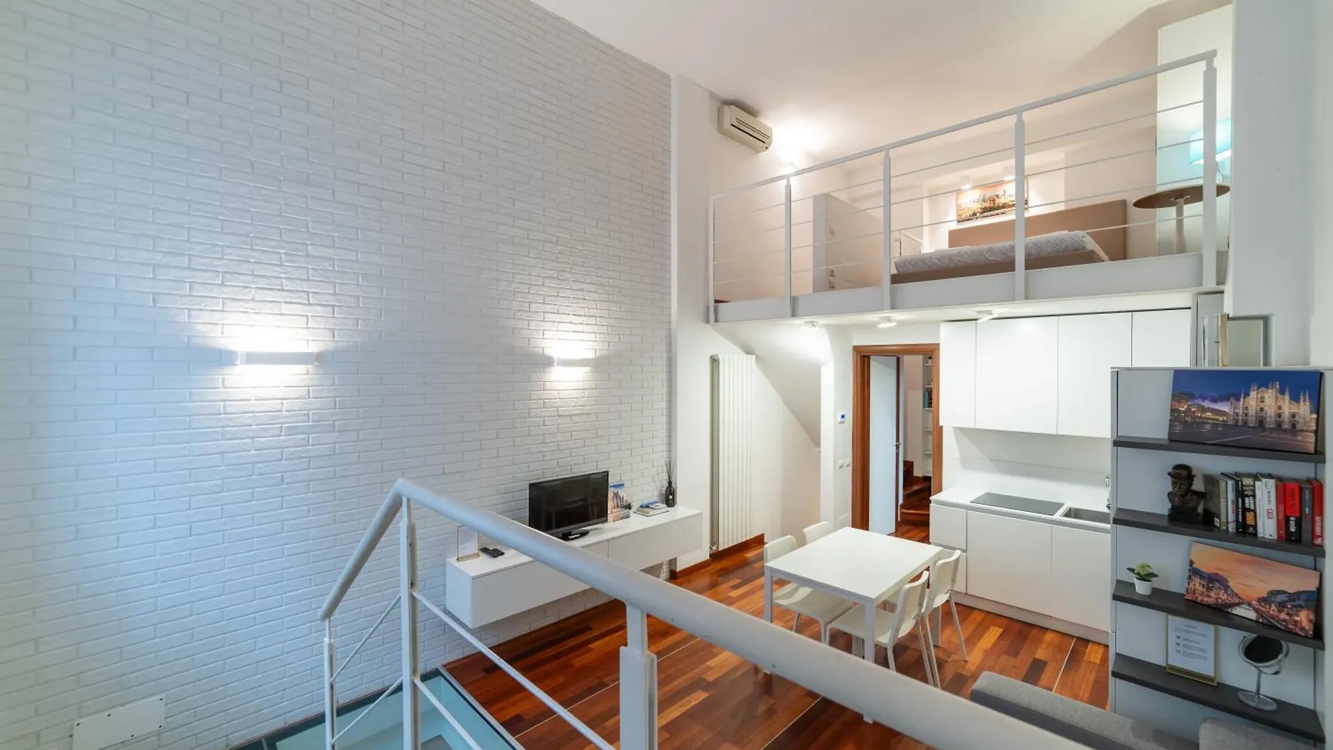 Luxury & Cozy 90 Sqm Flat Facing “Bosco Verticale” Milan Apartment