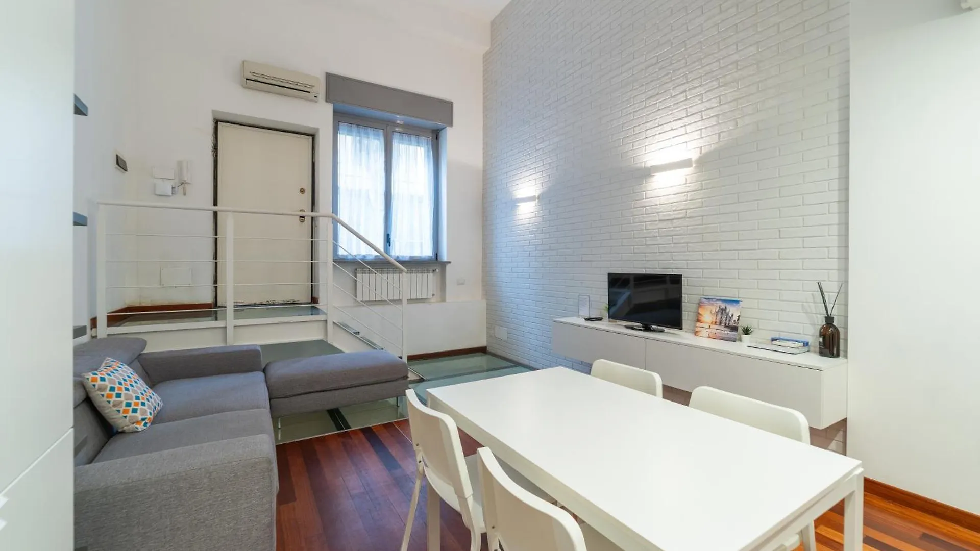 Apartment Luxury & Cozy 90 Sqm Flat Facing “Bosco Verticale” Milan