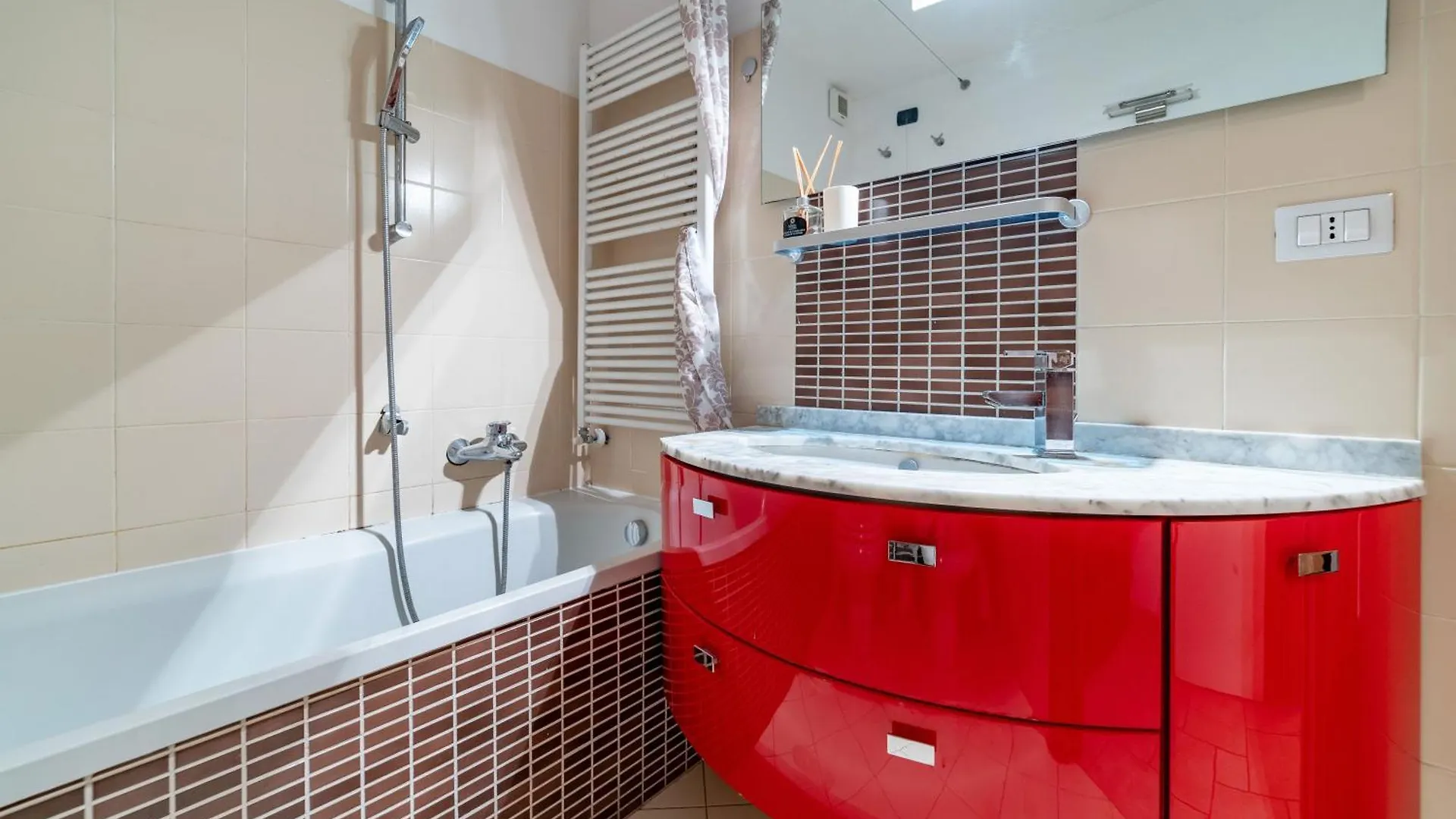 Luxury & Cozy 90 Sqm Flat Facing “Bosco Verticale” Milan Apartment
