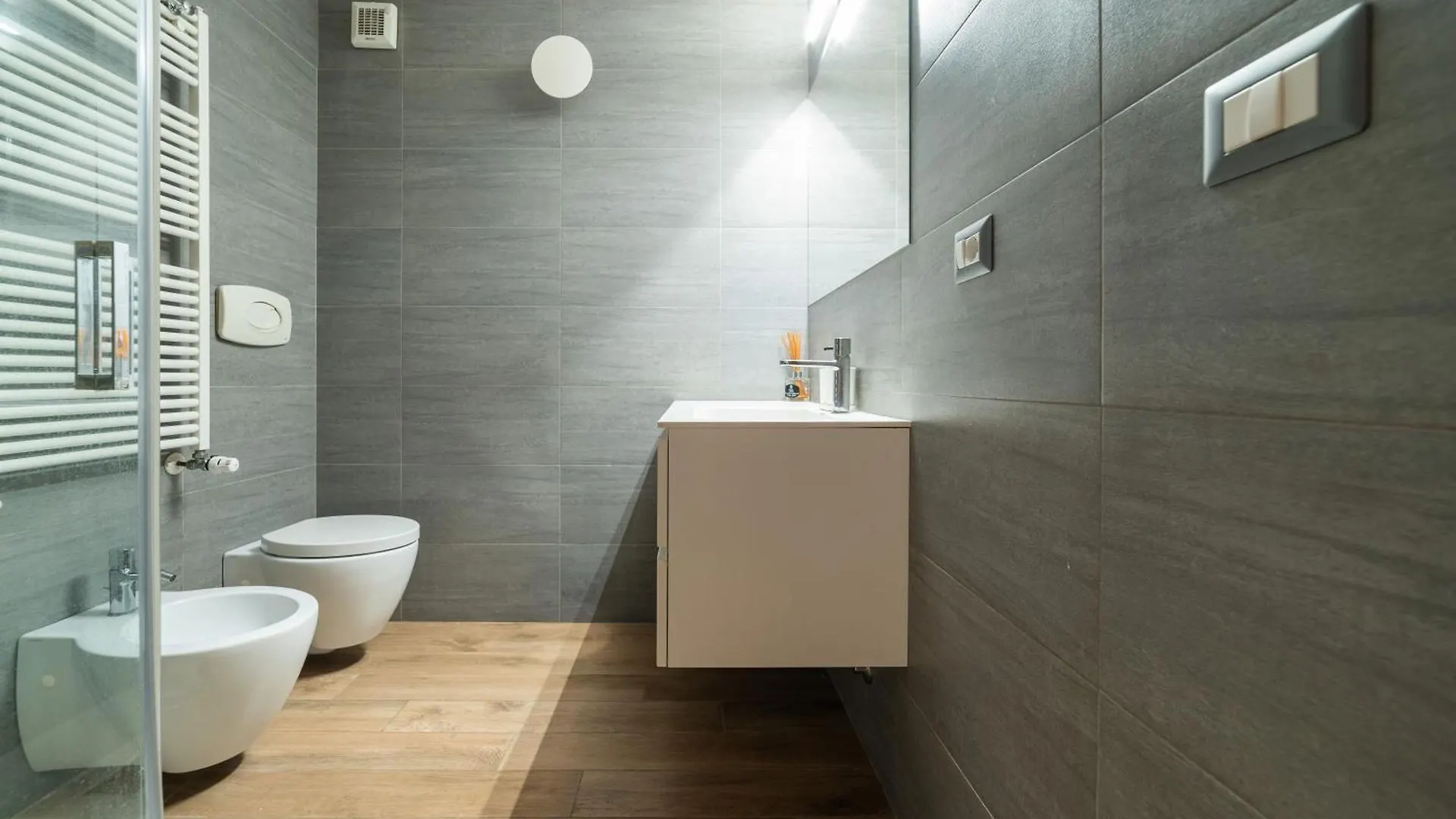 Luxury & Cozy 90 Sqm Flat Facing “Bosco Verticale” Milan 0*,  Italy