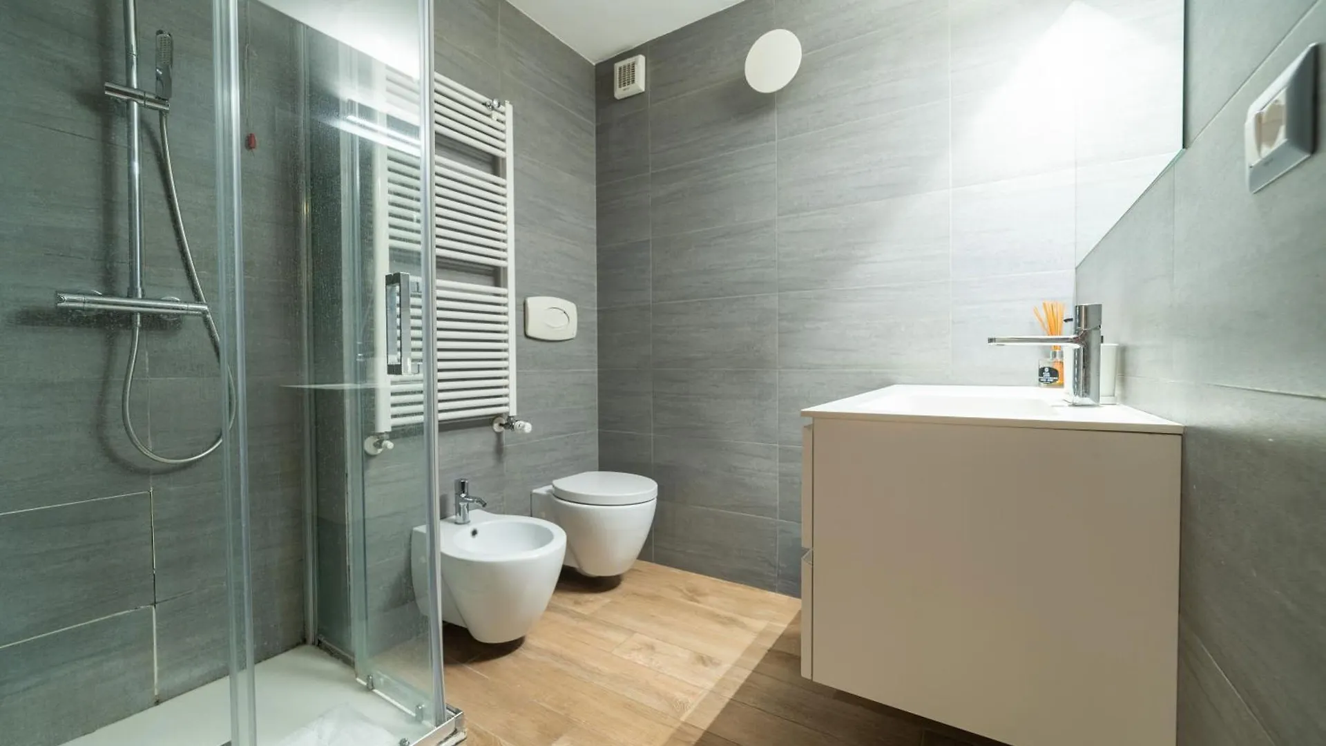 Luxury & Cozy 90 Sqm Flat Facing “Bosco Verticale” Milan Italy
