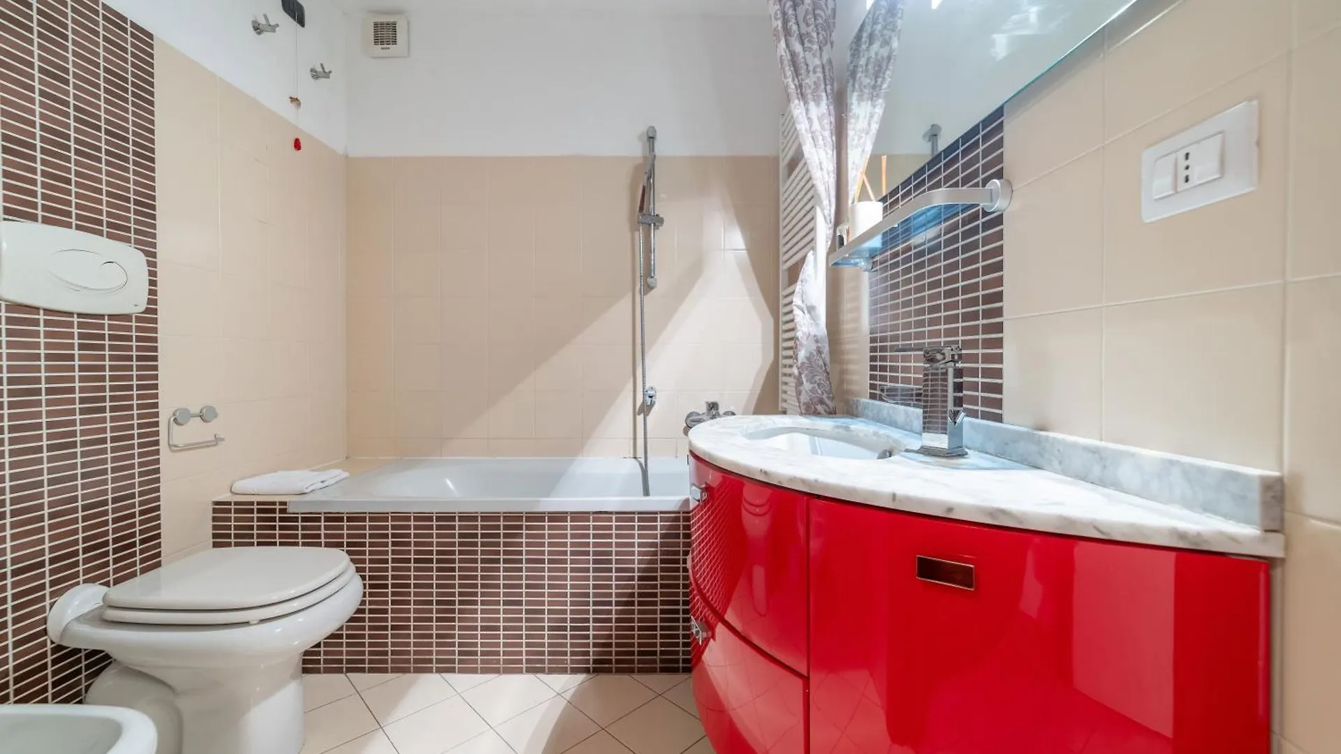 Luxury & Cozy 90 Sqm Flat Facing “Bosco Verticale” Milan Apartment