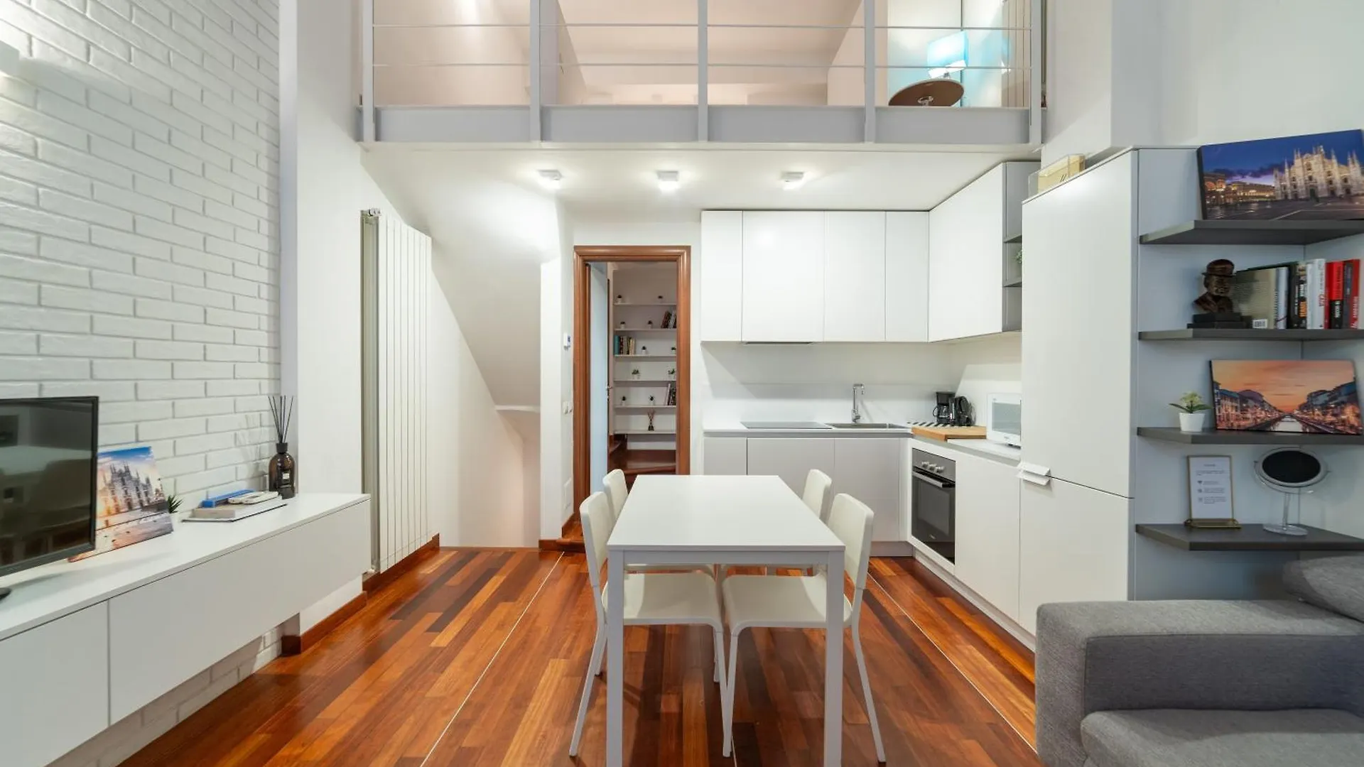 Lägenhet Luxury & Cozy 90 Sqm Flat Facing “Bosco Verticale” Milano Italien